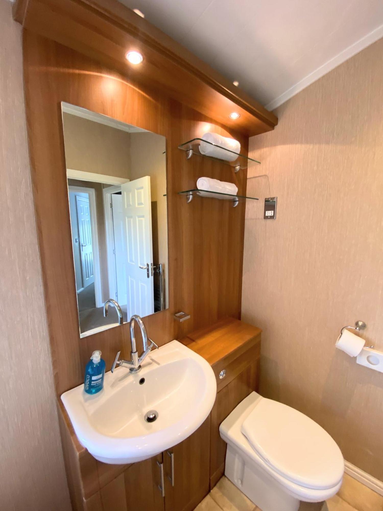 Benarty 11 With Private Hot Tub - Fife - Loch Leven - Lomond Hills - Pet Friendly Villa Kelty Eksteriør billede