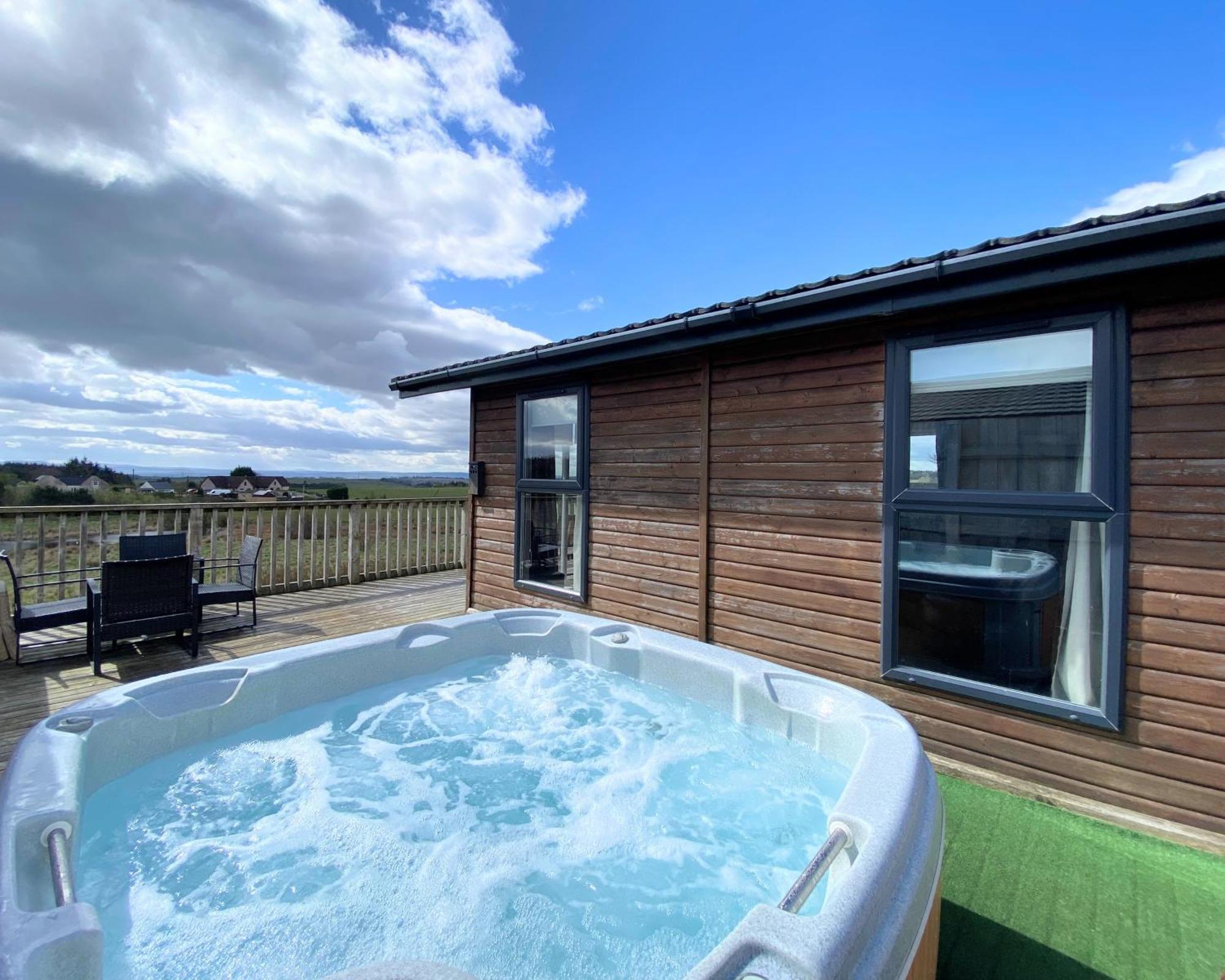 Benarty 11 With Private Hot Tub - Fife - Loch Leven - Lomond Hills - Pet Friendly Villa Kelty Eksteriør billede
