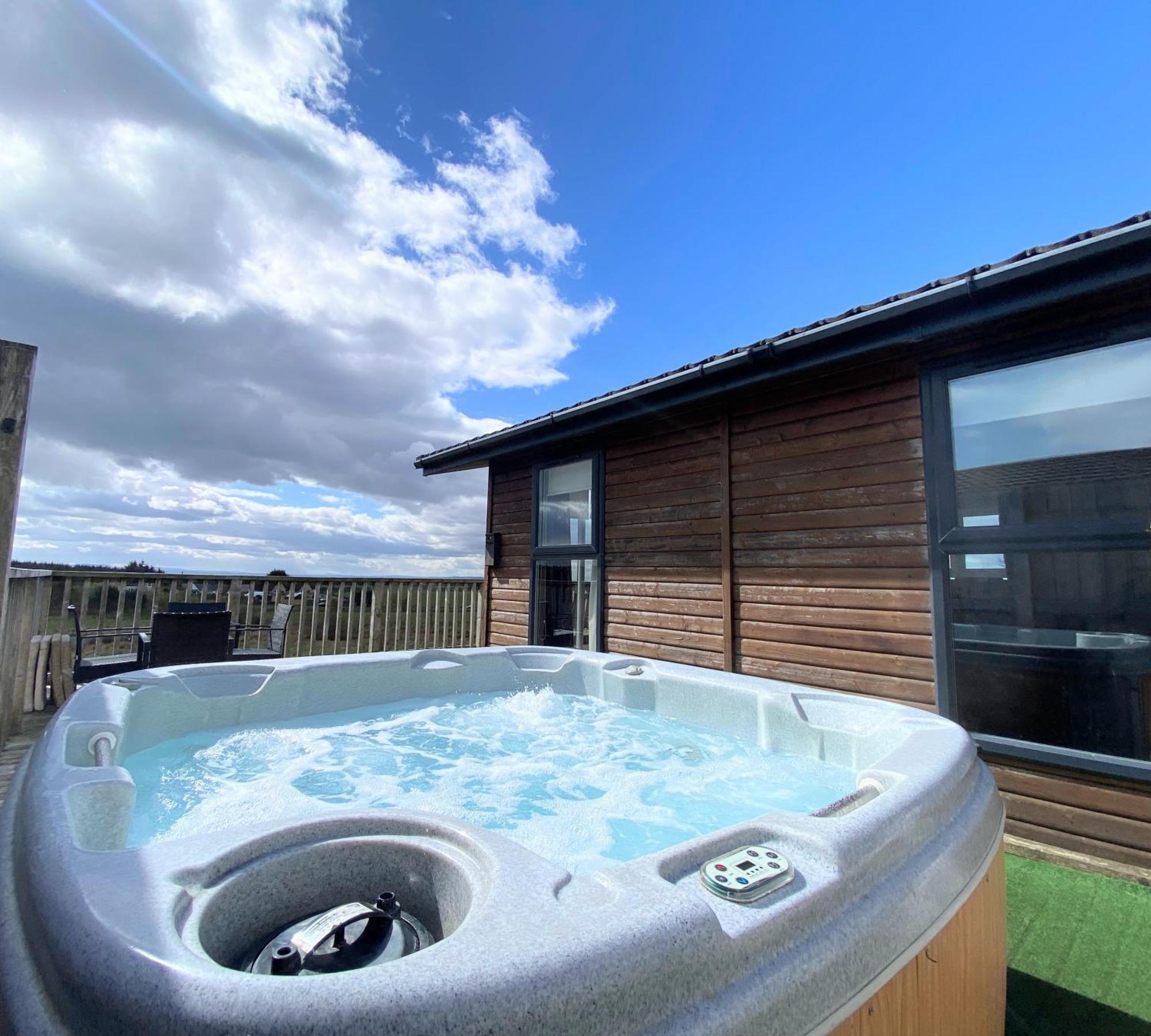 Benarty 11 With Private Hot Tub - Fife - Loch Leven - Lomond Hills - Pet Friendly Villa Kelty Eksteriør billede